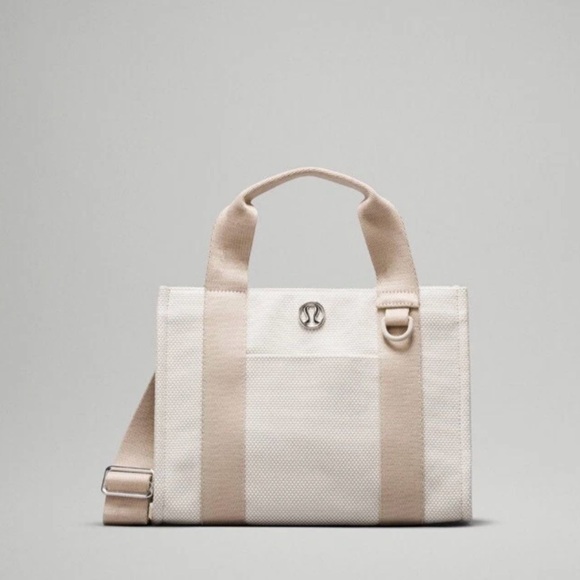 lululemon athletica Handbags - lululemon athletica Women's two tone canvas Bag - Cream & Beige NWT